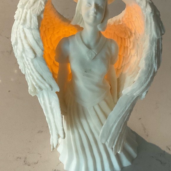 Christmas Around the World 1998 House of Lloyd Alabaster-Style Lighted Angel - Picture 11 of 13